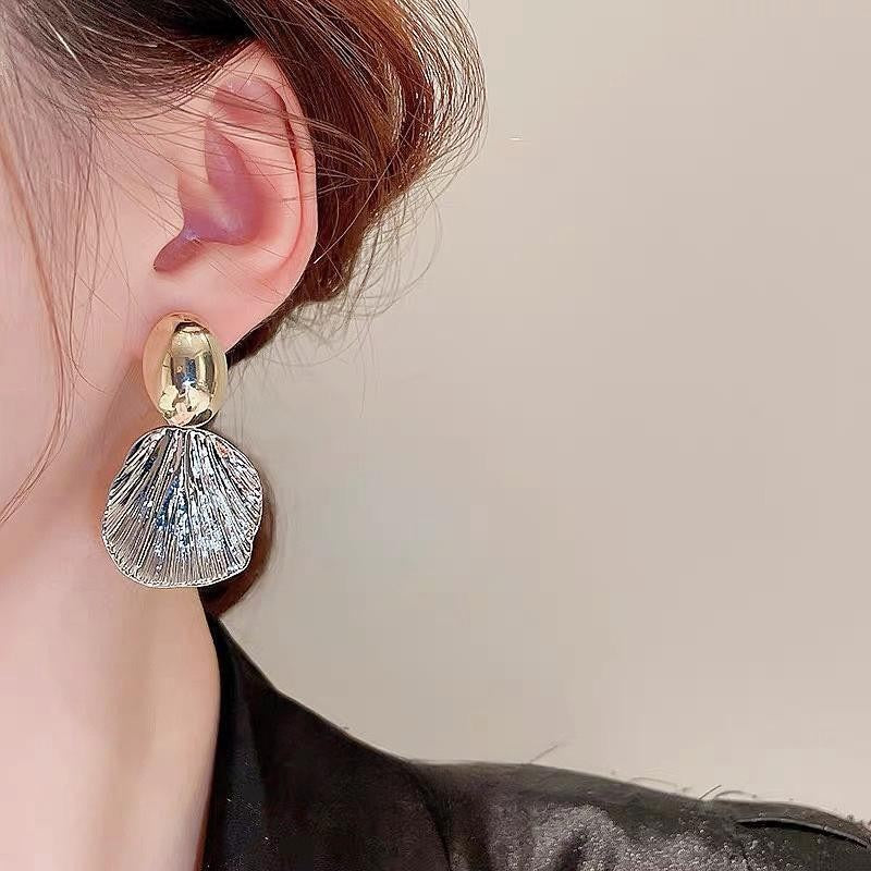 The Korean Wave Mixed Metal Petal Drops