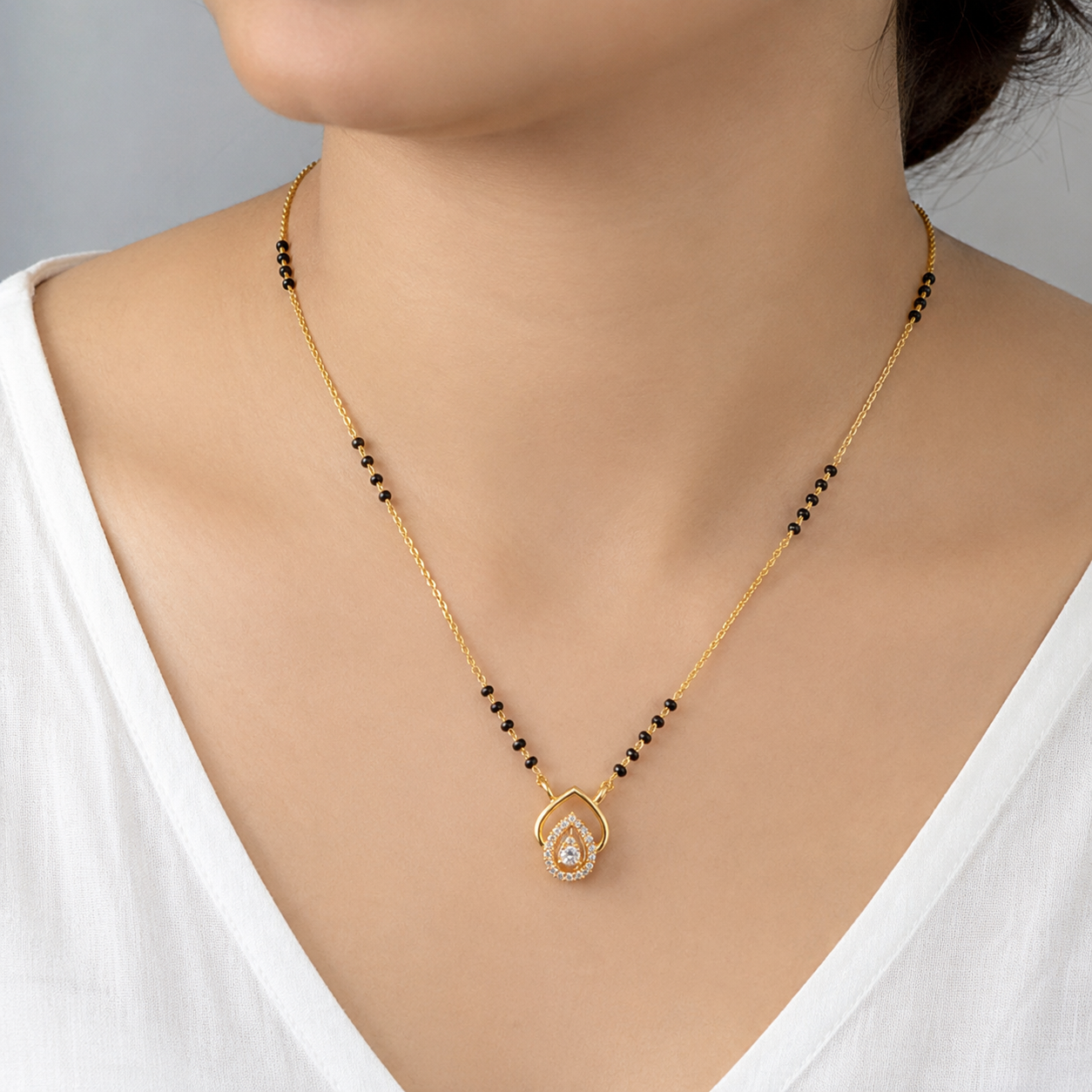 The 'Anika' Teardrop Halo Mangalsutra