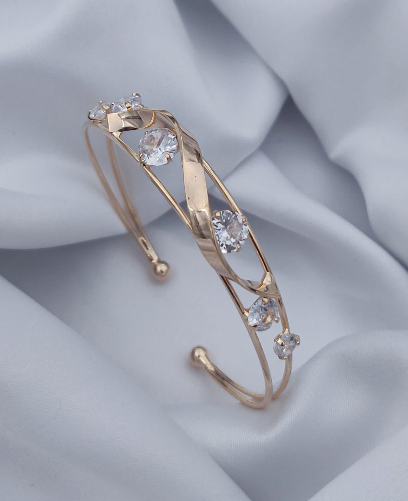 The 'Aura' Interlocking Wave Bracelet
