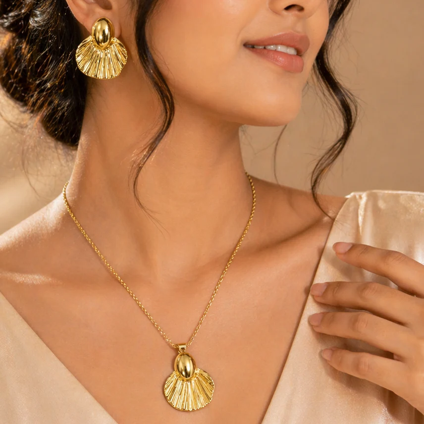 Luminous Pearl and Crystal Floral Jewelry Set